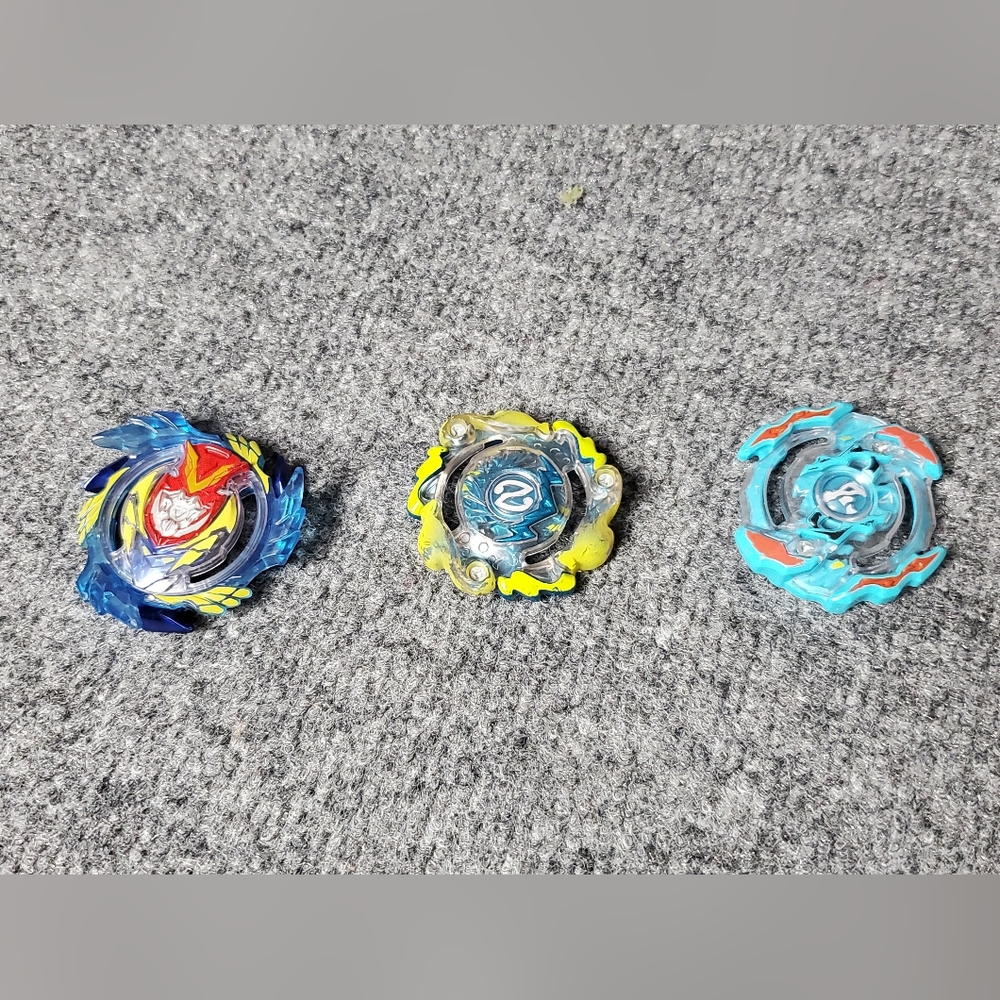 Lot of 3 Beyblade Burst Evolution Valtryek V3, Nepstrius N2, Roktavor R2 Hasbro